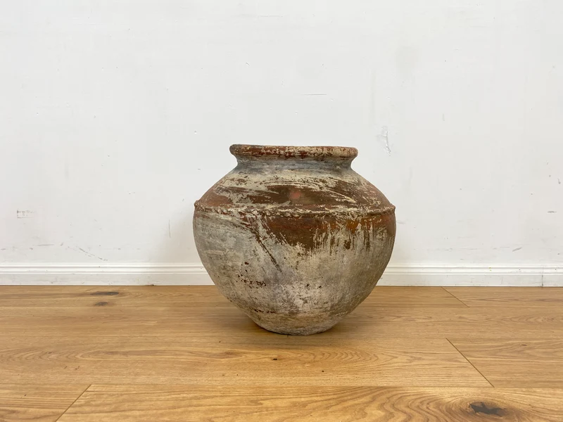 Boatwood by WMK # Sehr schöne antike Bodenvase / Wasserbehälter von der Insel Bali, ca. 100 Jahre alt, aus Terracotta mit Alterspatina
