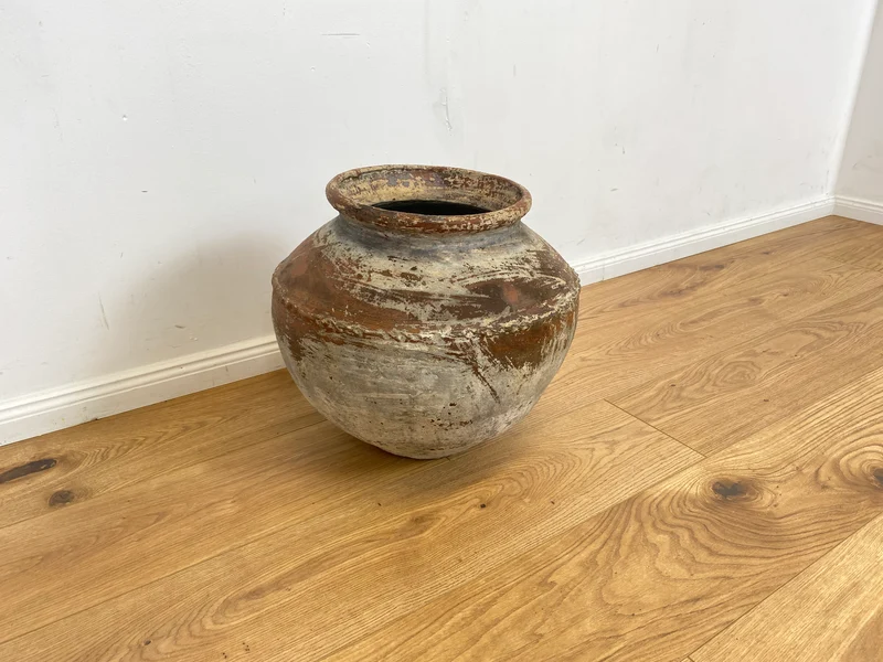 Boatwood by WMK # Sehr schöne antike Bodenvase / Wasserbehälter von der Insel Bali, ca. 100 Jahre alt, aus Terracotta mit Alterspatina