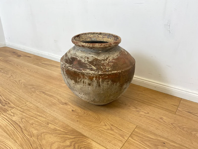 Boatwood by WMK # Sehr schöne antike Bodenvase / Wasserbehälter von der Insel Bali, ca. 100 Jahre alt, aus Terracotta mit Alterspatina