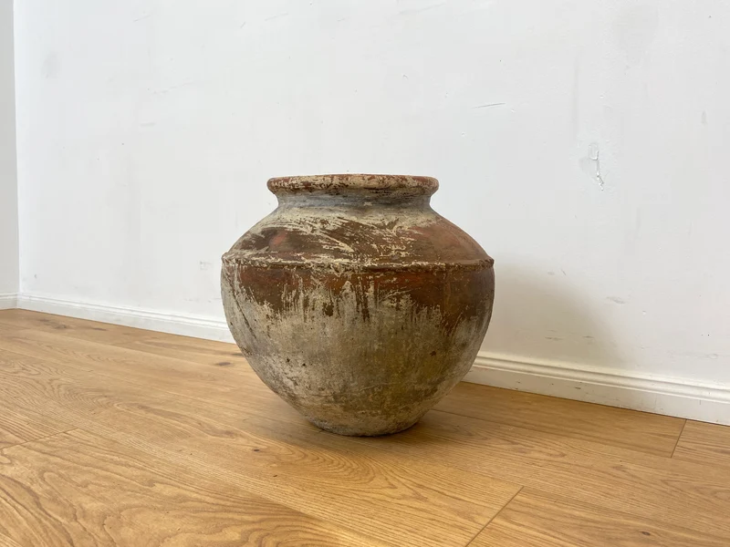 Boatwood by WMK # Sehr schöne antike Bodenvase / Wasserbehälter von der Insel Bali, ca. 100 Jahre alt, aus Terracotta mit Alterspatina