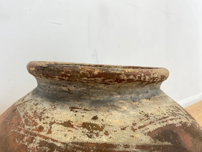Boatwood by WMK # Sehr schöne antike Bodenvase / Wasserbehälter von der Insel Bali, ca. 100 Jahre alt, aus Terracotta mit Alterspatina