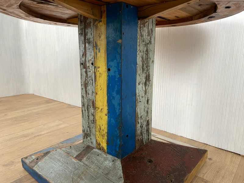Boatwood by WMK # Formschöner und sehr robuster runder Esstisch aus altem Bootsholz, ein handgefertigtes Unikat aus massivem Teakholz