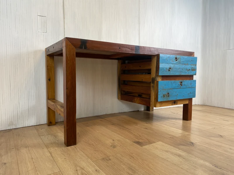 Boatwood by WMK # Sehr schöner & robuster Schreibtisch aus altem Bootsholz, ein handgefertigtes Unikat aus massivem Teakholz