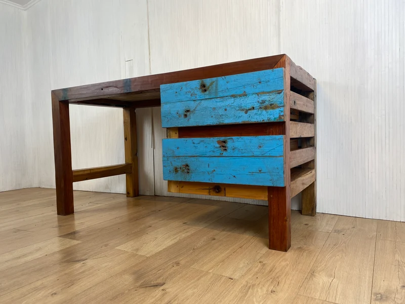 Boatwood by WMK # Sehr schöner & robuster Schreibtisch aus altem Bootsholz, ein handgefertigtes Unikat aus massivem Teakholz