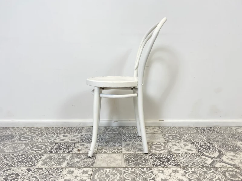 WMK Formschöner jedoch etwas abgerockter antiker Bugholzstuhl , vermutlich berühmter Stuhl Nr. 14 von Thonet
