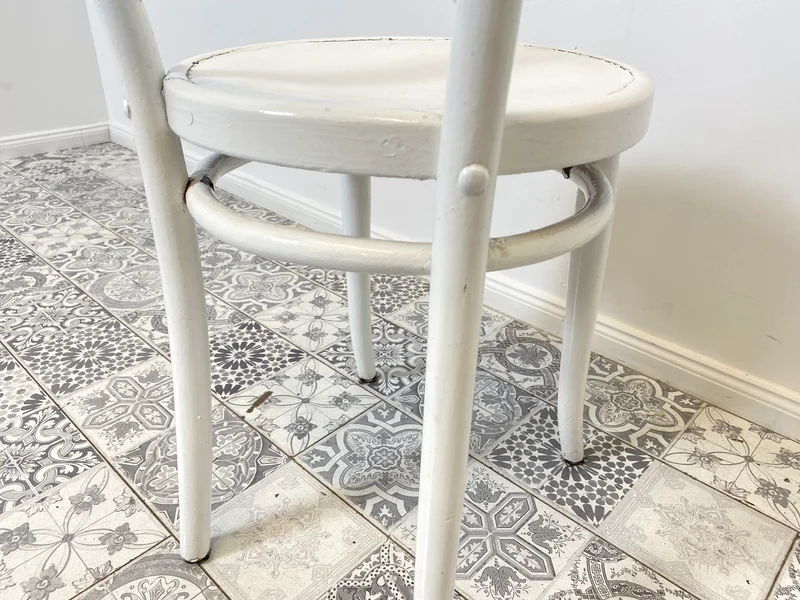 WMK Formschöner jedoch etwas abgerockter antiker Bugholzstuhl , vermutlich berühmter Stuhl Nr. 14 von Thonet