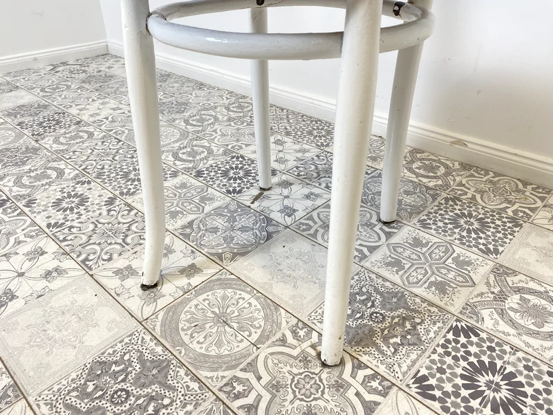 WMK Formschöner jedoch etwas abgerockter antiker Bugholzstuhl , vermutlich berühmter Stuhl Nr. 14 von Thonet