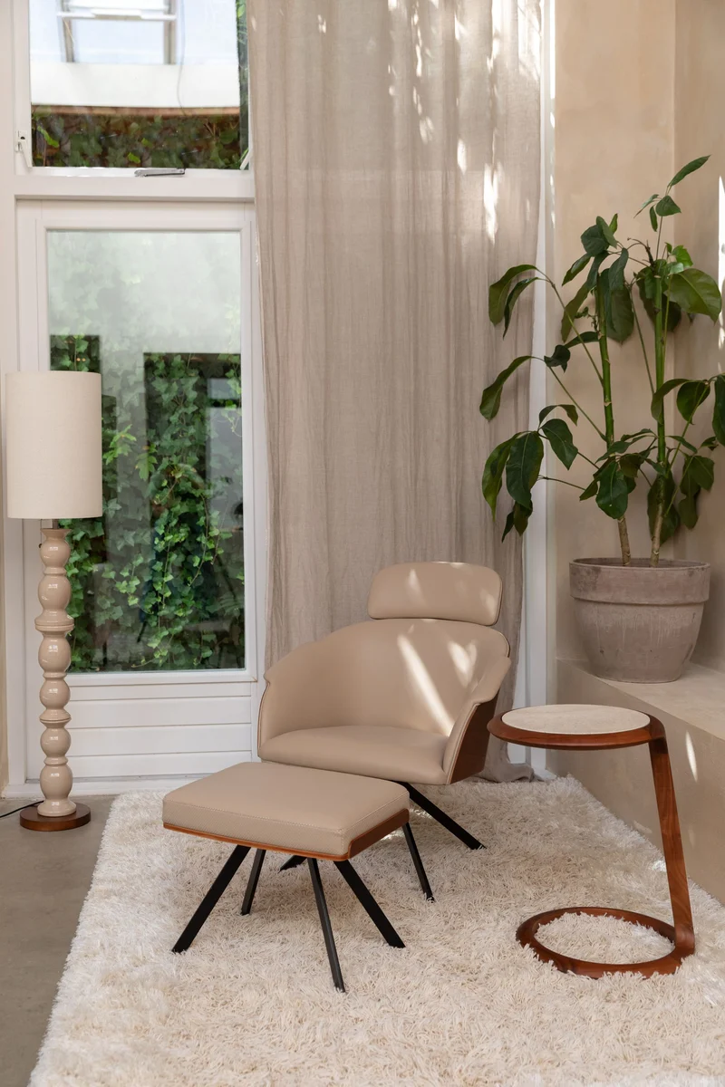 Zuiver Loungesessel Frie – Beige, Nussbaumfurnier, 71 × 71 × 86 cm