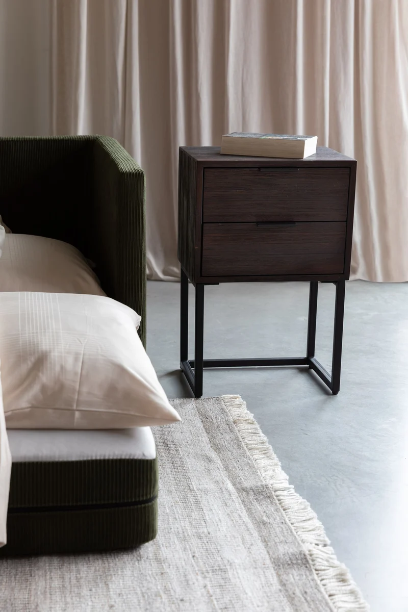 White Label Living Beistelltisch / Bedstand Webster – Braun, Teakholz, 30 × 40 × 61 cm