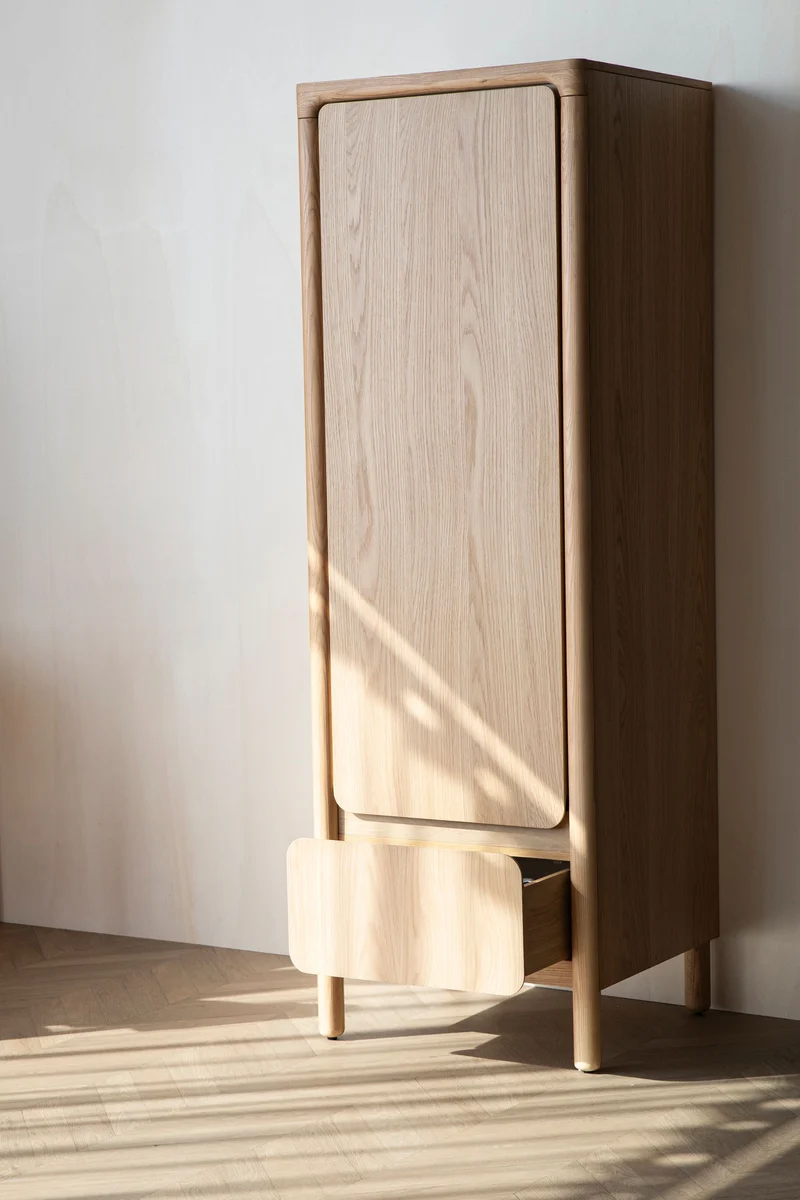 Zuiver Schrank Storm One Door – Natur, Massives Eschenholz, 55 × 60 × 180,5 cm