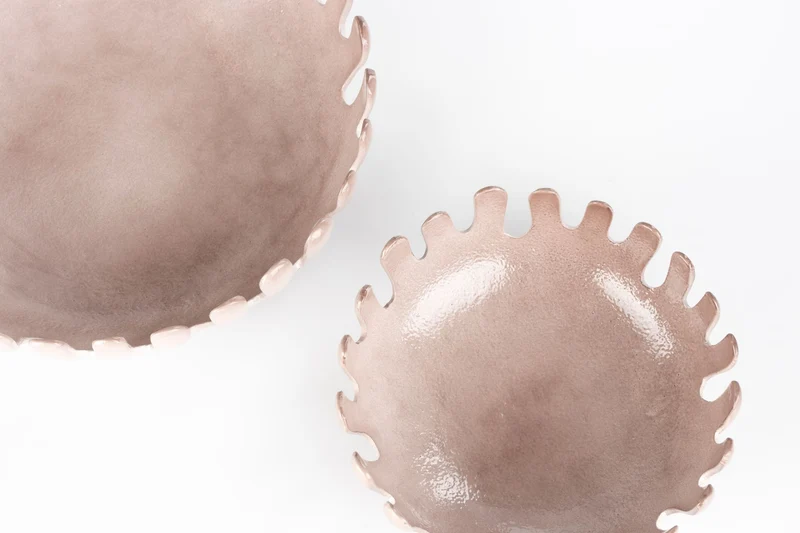 Zuiver Tablett Onda Taupe – Aluminium, 31 × 31 × 9 cm, 4 Sets à 2 Stück