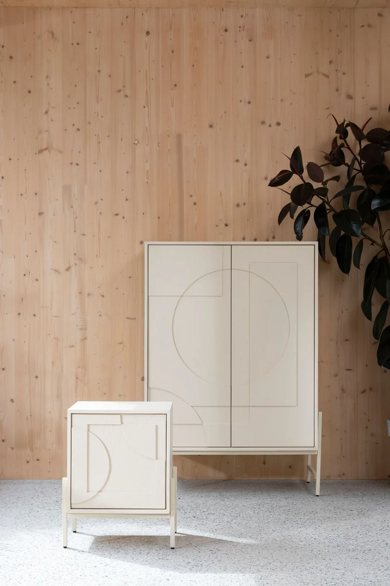 Zuiver Schrank Faces – Beige, Eichenfurnier, 45 × 100 × 140 cm