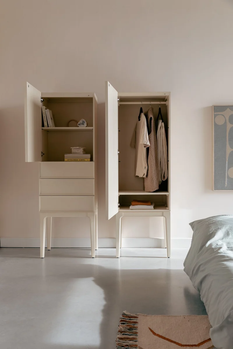 Zuiver Schrank June 1 Door - 3 Drawers – Beige, Massives Eichenholz, 45 × 60 × 180 cm