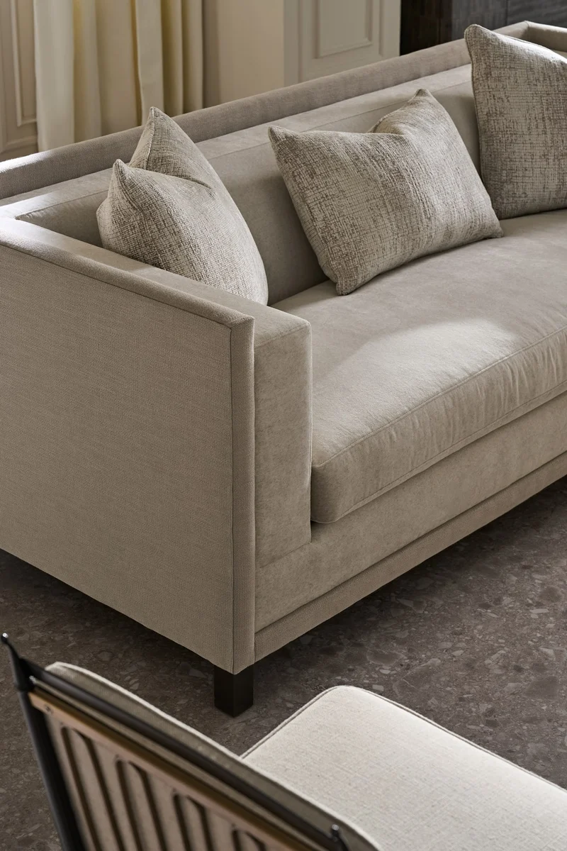 Caracole Tuxedo Sofa UPH-423-013-B von instylior