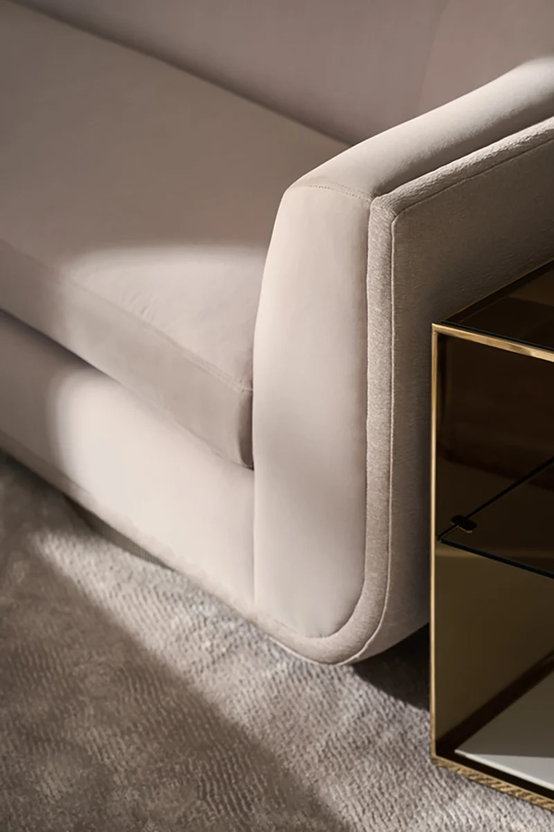 Caracole Clipper Sofa UPH-023-012-A von instylior