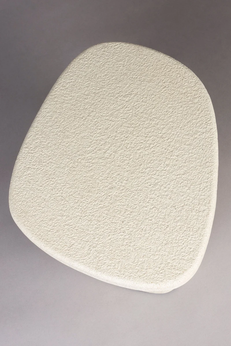 Dutchbone Beistelltisch Veda Low – Weiß, Recycelter Marmor, 56 × 41 × 35 cm