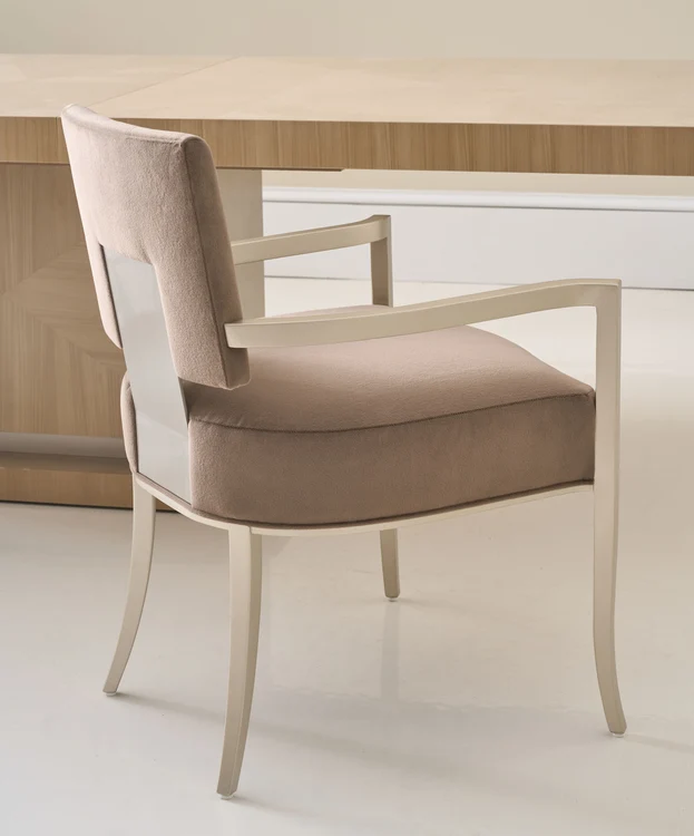 Caracole Reserved Seating Arm Stuhl CLA-424-275 von instylior