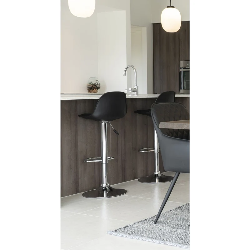 House Nordic Barstuhl Trondheim – Schwarz, PU-Leder, Gummibaumholz, 39 × 41 × 104 cm