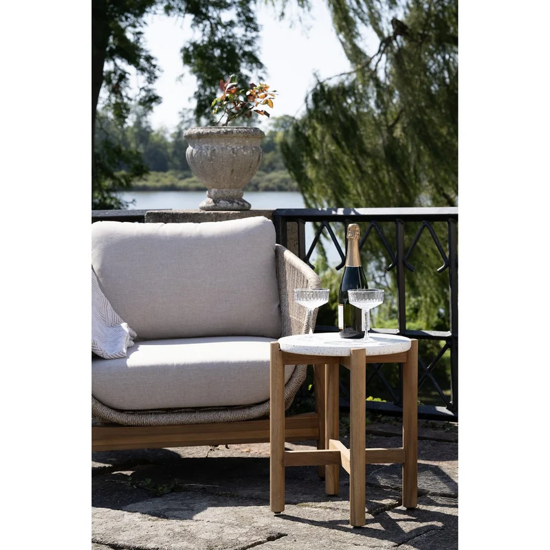House Nordic Beistelltisch Terracina – Natur/Weiß, Acacia/Terrazzo, Ø 37 × 46 cm