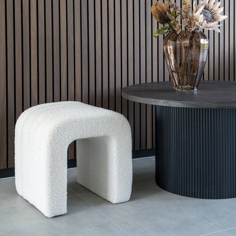 House Nordic Pouf Colma – Weiß, Teddy-Bouclé, 41 × 35 × 36,5 cm