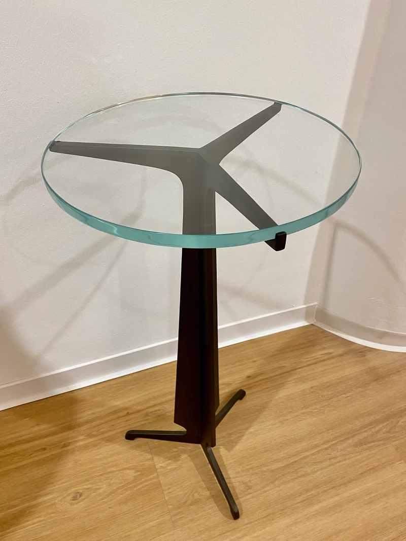 Christopher Guy handgearbeiteter Beistelltisch 76-0319 von Instylior