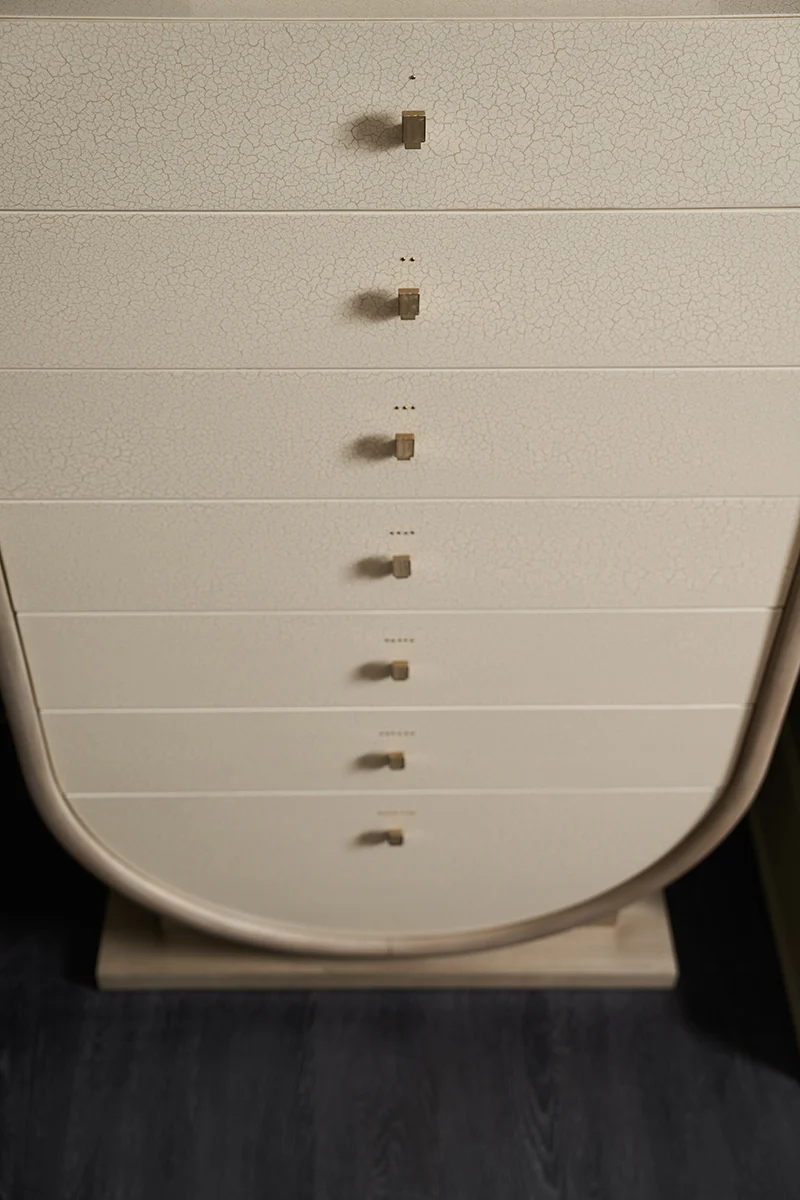 Caracole Kommode Dresser CLA-423-051 von Instylior