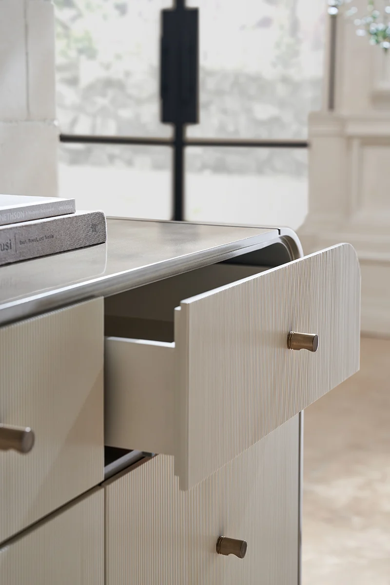 Caracole Kommode Dresser CLA-423-013 von Instylior