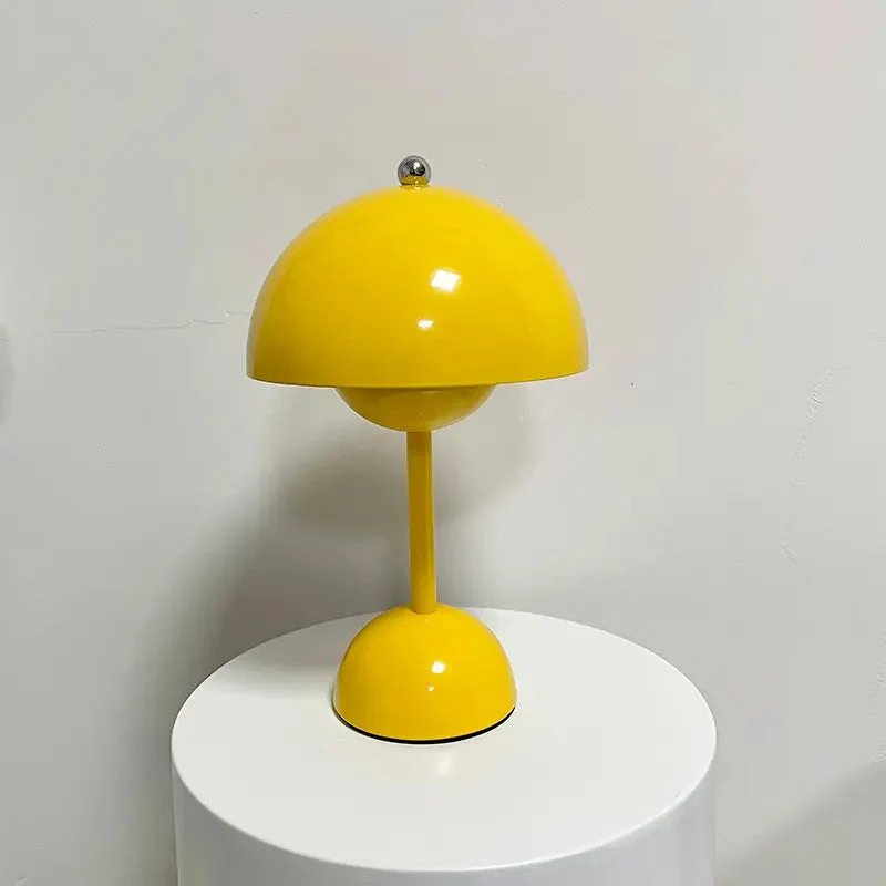 Table Lamp Nordic Simple Creative LED Study Desk Lamps Bud Decor Night Lamps Macaron Mushroom Light Metal Bedroom Bedside Home