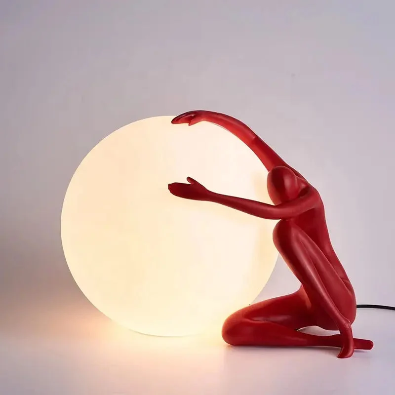 Nordic modern simple humanoid art sculpture holding ball resin led table lamp living room bedroom decoration bedside desk lamps