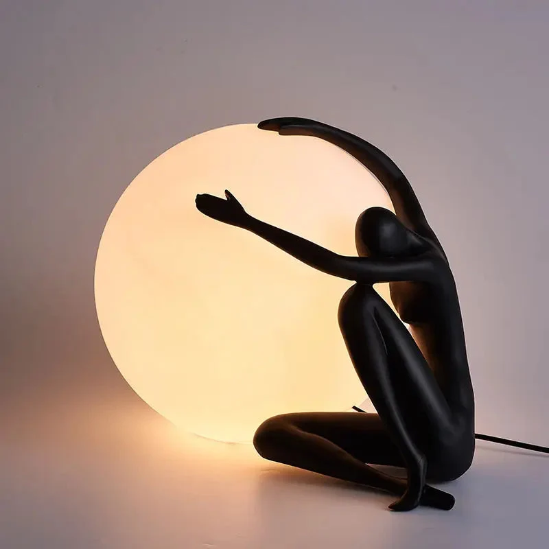 Nordic modern simple humanoid art sculpture holding ball resin led table lamp living room bedroom decoration bedside desk lamps