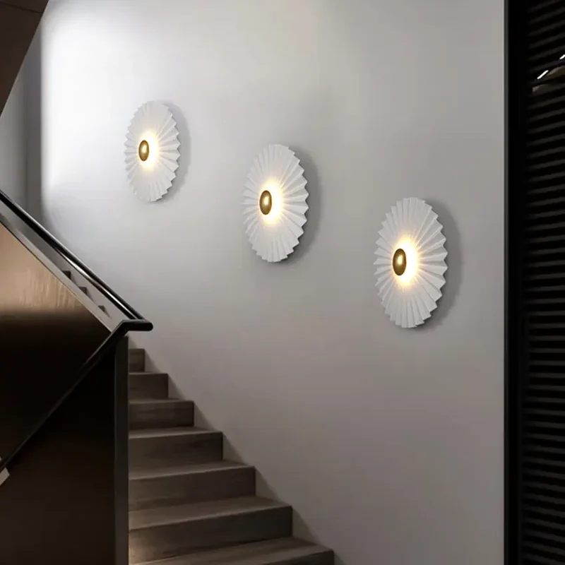 Nordic round white led wall lamp modern pleated shape iron living room wall light stairs corridor aisle bedroom bedside sconces